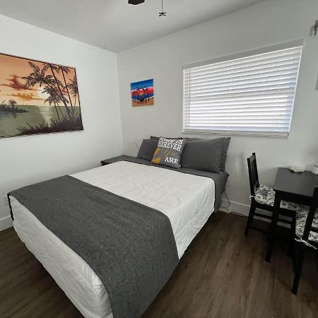 Cozy Private Studio W/Own Yard - 3Mi From Beach Seminole Kültér fotó