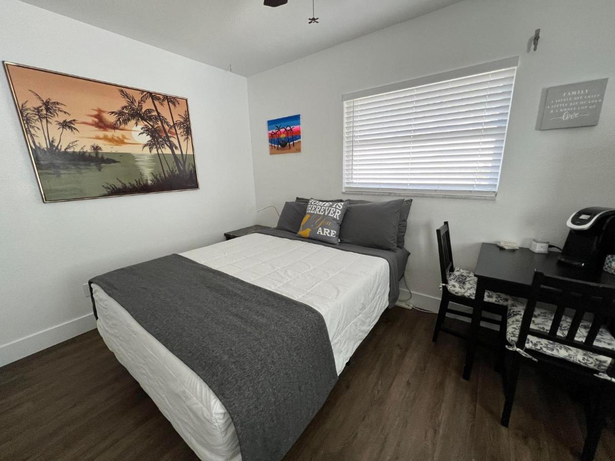 Cozy Private Studio W/Own Yard - 3Mi From Beach Seminole Kültér fotó