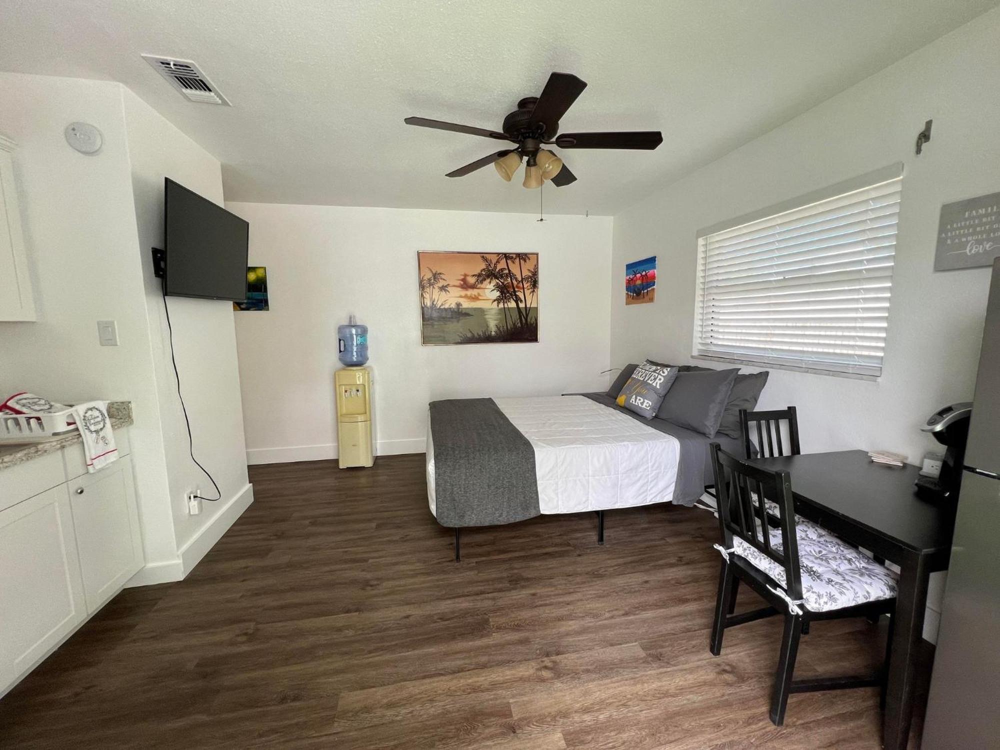 Cozy Private Studio W/Own Yard - 3Mi From Beach Seminole Kültér fotó
