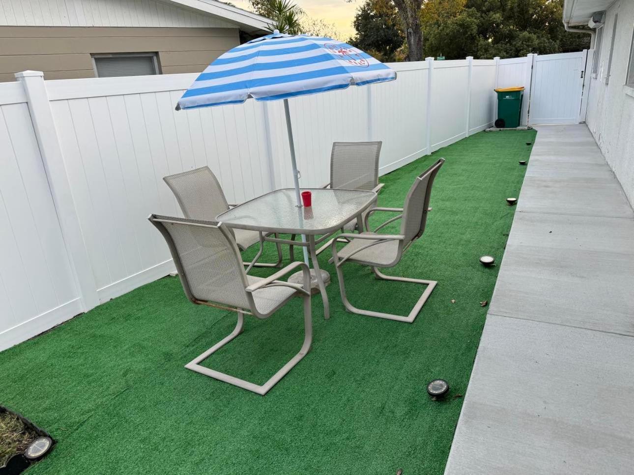 Cozy Private Studio W/Own Yard - 3Mi From Beach Seminole Kültér fotó