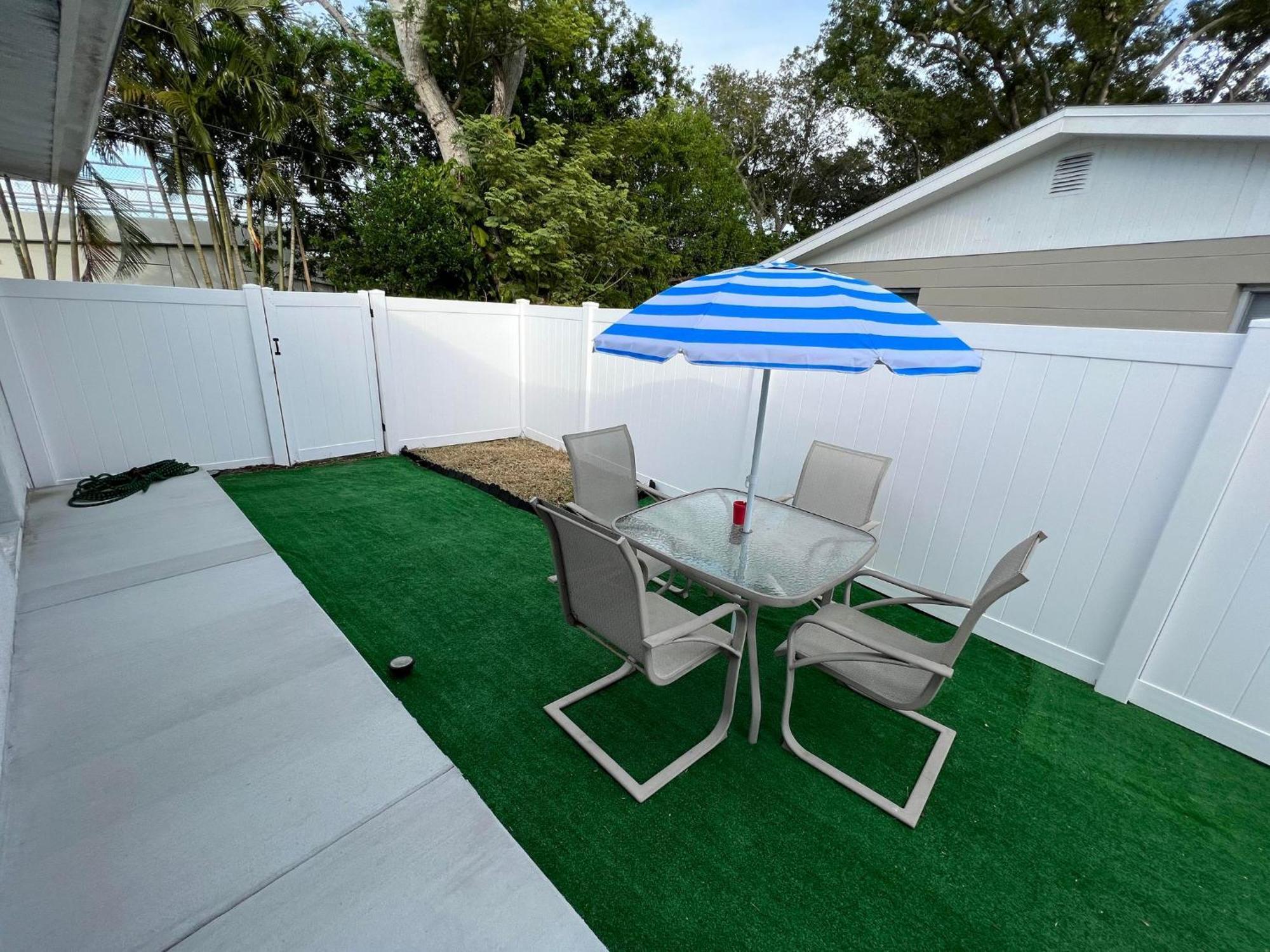 Cozy Private Studio W/Own Yard - 3Mi From Beach Seminole Kültér fotó