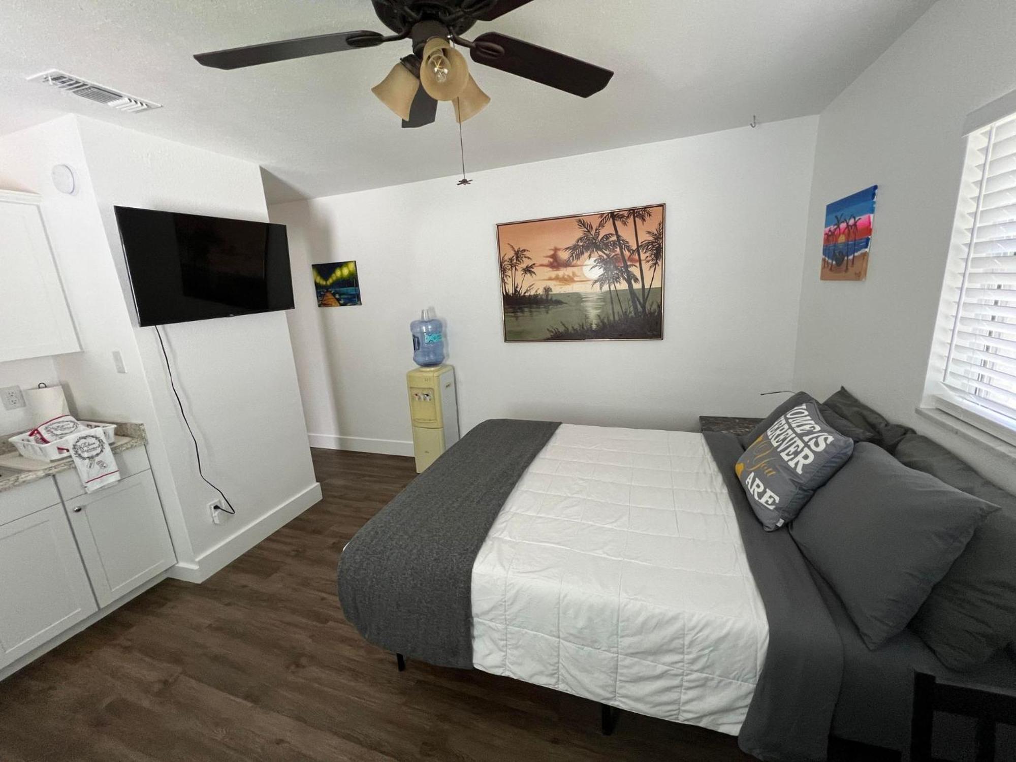 Cozy Private Studio W/Own Yard - 3Mi From Beach Seminole Kültér fotó